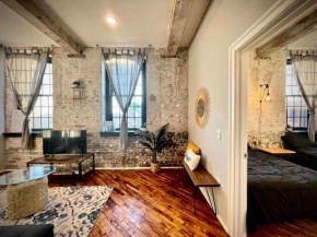 Luxury 2 Bed 2 Bath - Monthly and Weekly Specials